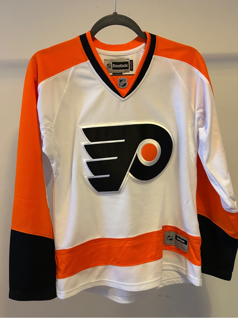 Reebok White, Orange & Black Philadelphia Flyers Jersey (Women’s, Medium)